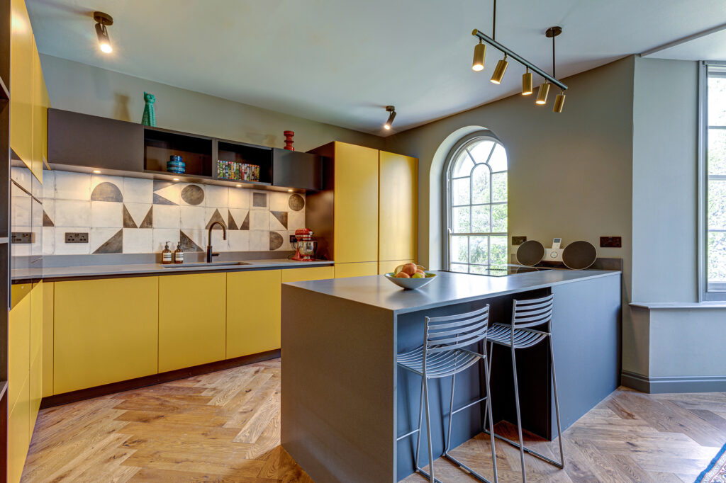 Schmidt UK Bristol customer project modern peninsula kitchen colourful​