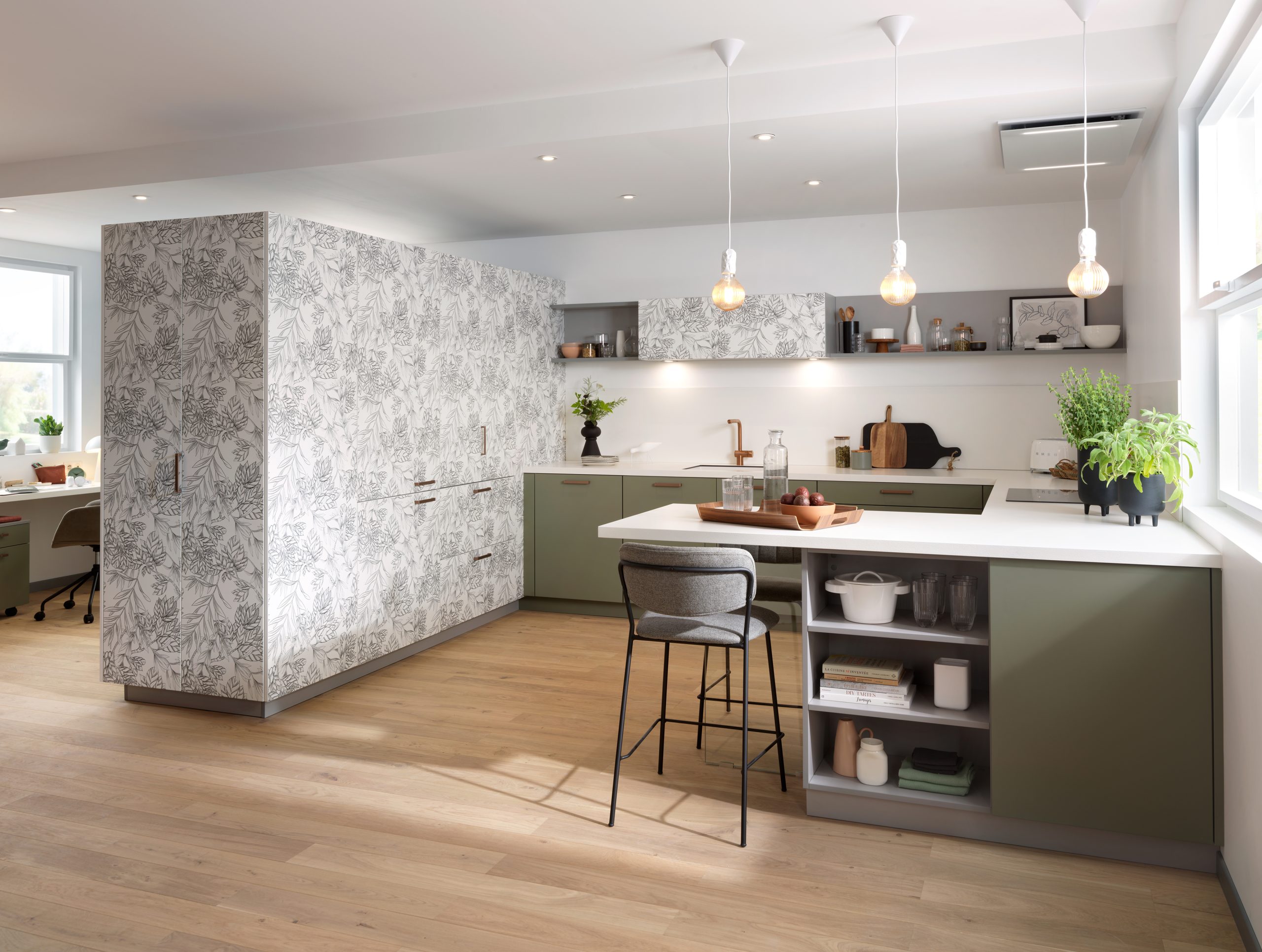 Green and grey kitchen with patterned fronts | SCHMIDT